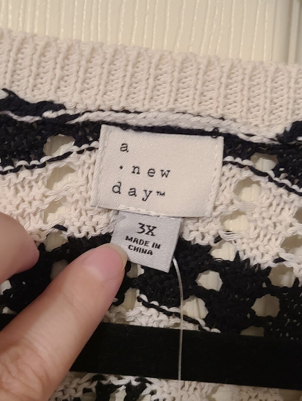 A New Day Sleeveless Knit Chevron Stripe Tank - Black & White - 3x - Picture 2 of 4